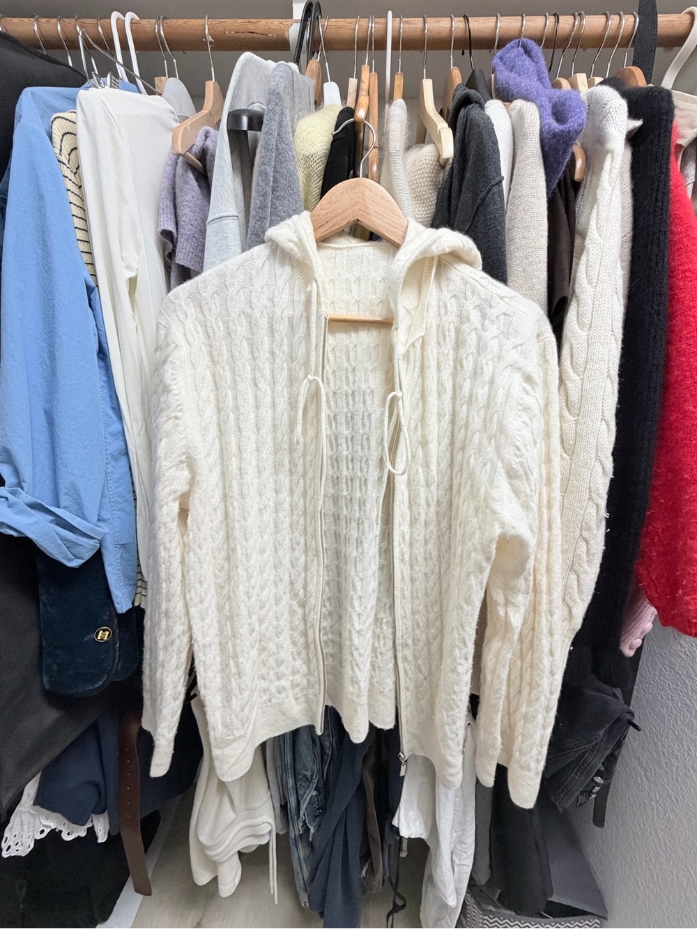 Womenβs Cream Cable Knit Zip-Up Hoodie cashmere sweater